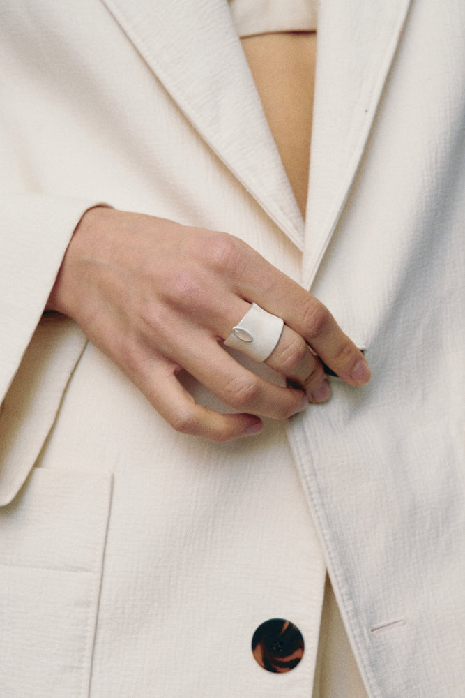 Obsidian Crack Ring White