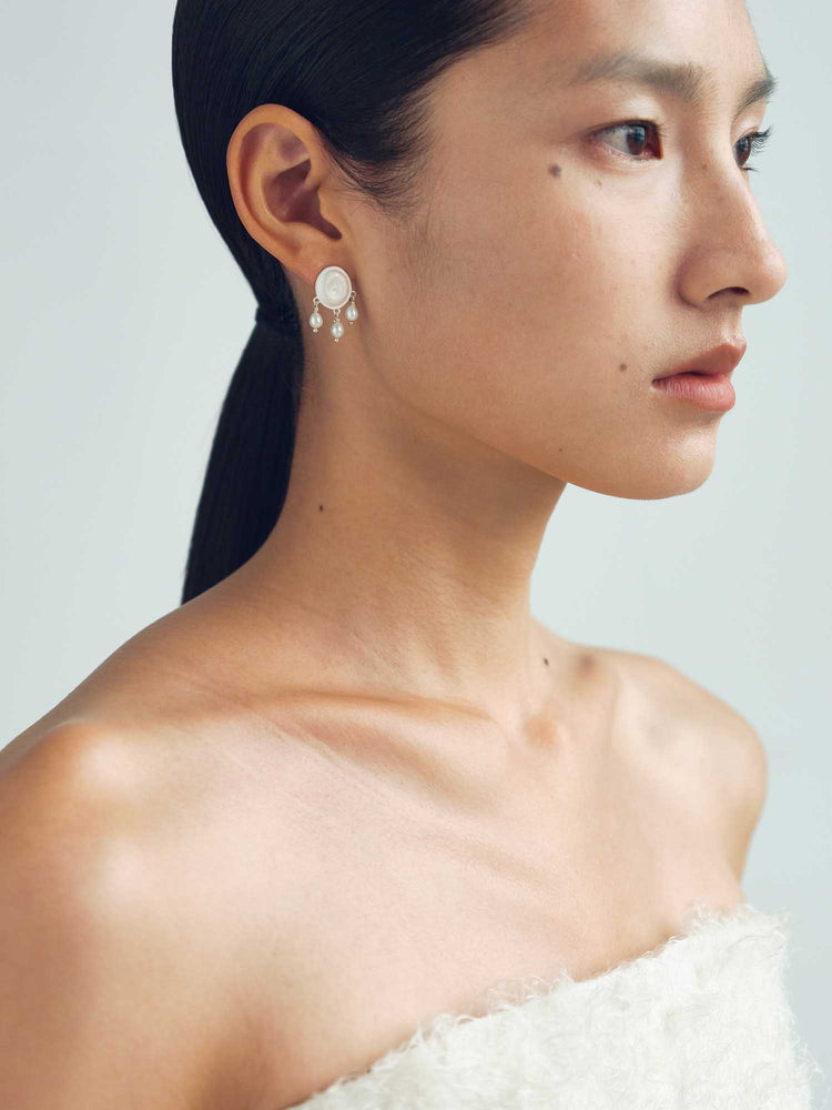 Full Moon Pendant Earring