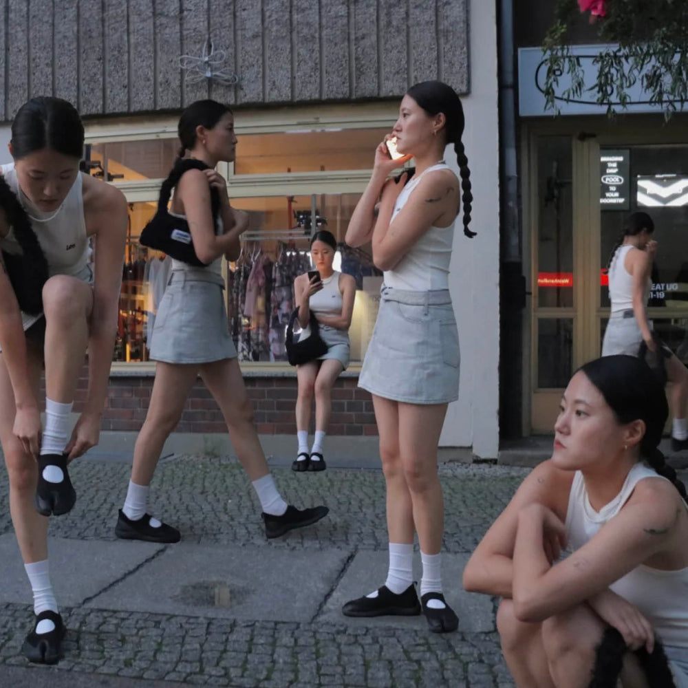 Tabi shoes and tabi footwear