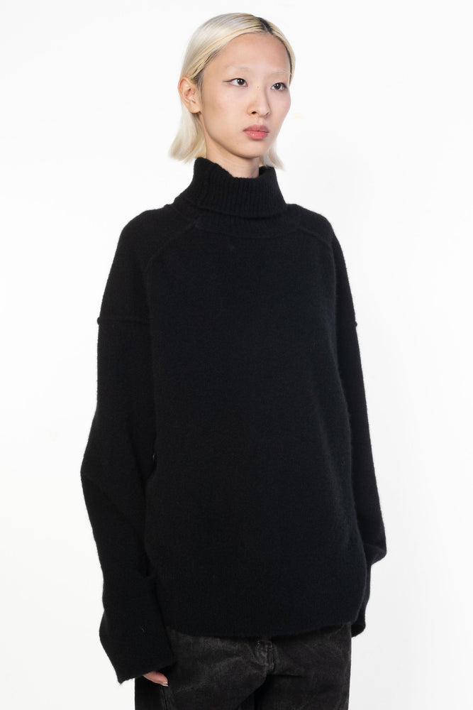 Yak Turtle Neck Knit Black