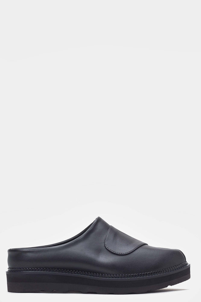 P. Andrade Capelobo Mule Tabis Black